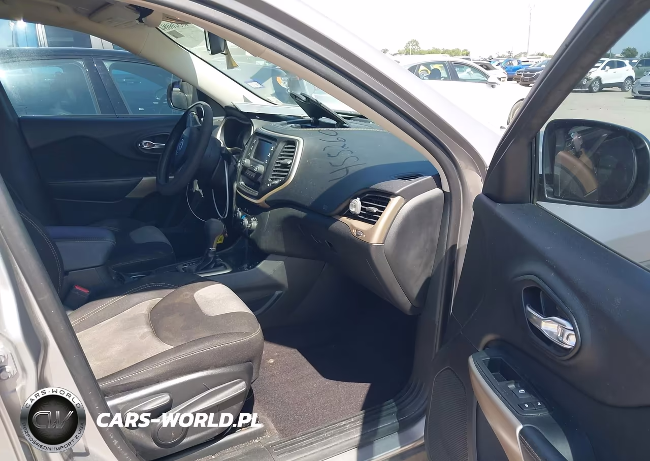 2018 Jeep Cherokee Latitude Fwd VIN:1C4PJLCB6JD558729 - 5