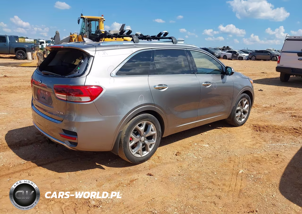 2017 Kia Sorento 3.3L Sx VIN:5XYPK4A5XHG318109 - 4