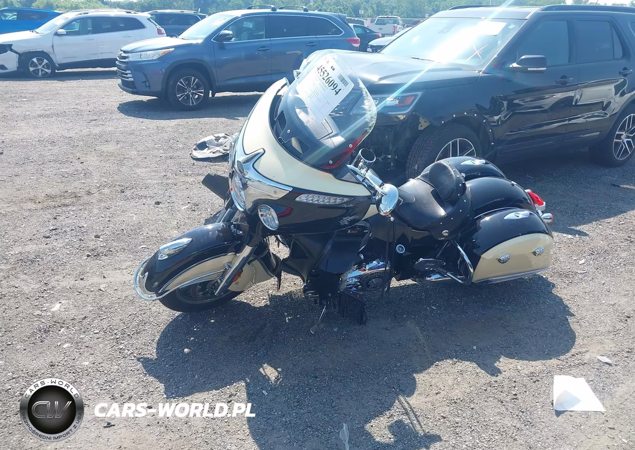 2017 Indian Motorcycle Co. Roadmaster VIN:56KTRAAA8H3356216 - 2
