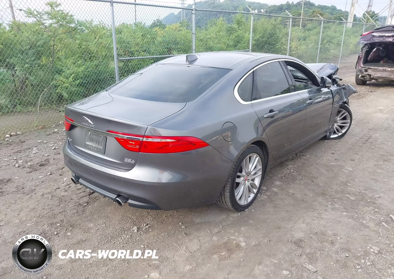 2017 Jaguar Xf 35T Prestige VIN:SAJBK4BV4HCY27319 - 4