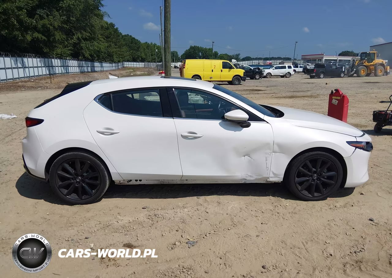 2022 Mazda Mazda3 Premium VIN:JM1BPBML8N1514832 - 14