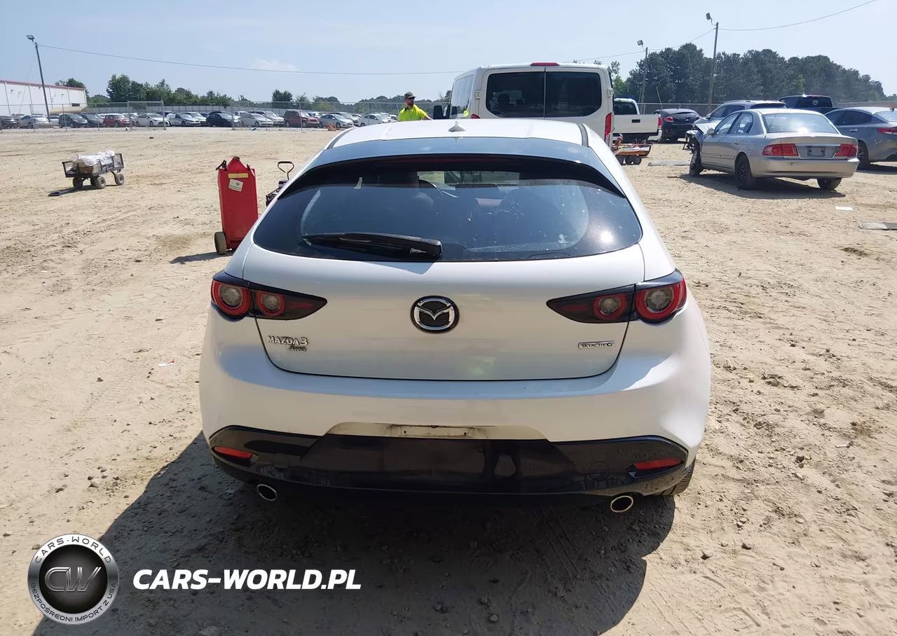 2022 Mazda Mazda3 Premium VIN:JM1BPBML8N1514832 - 17