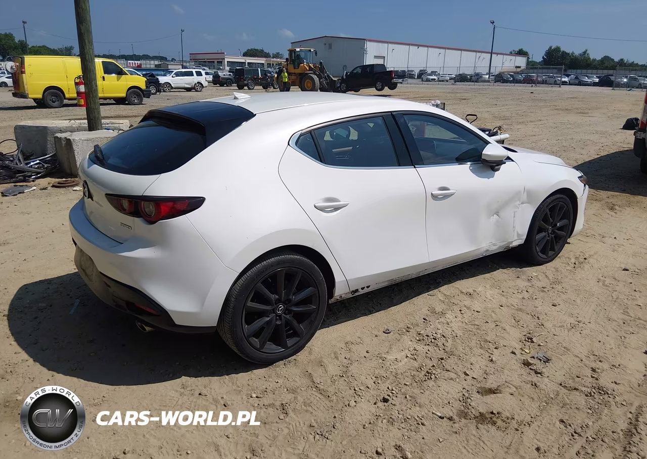 2022 Mazda Mazda3 Premium VIN:JM1BPBML8N1514832 - 4