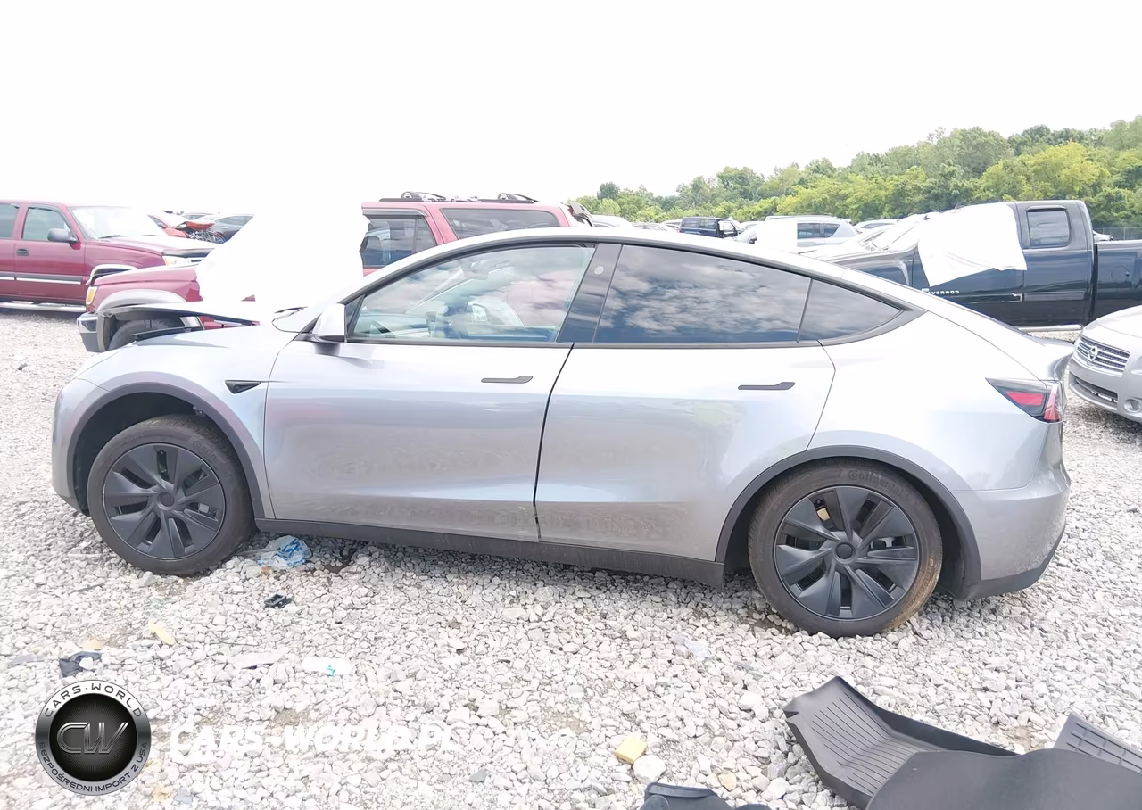 2025 Tesla Model Y Long Range Dual Motor Rear-Wheel Drive VIN:7SAYGDED2SA372543 - 14