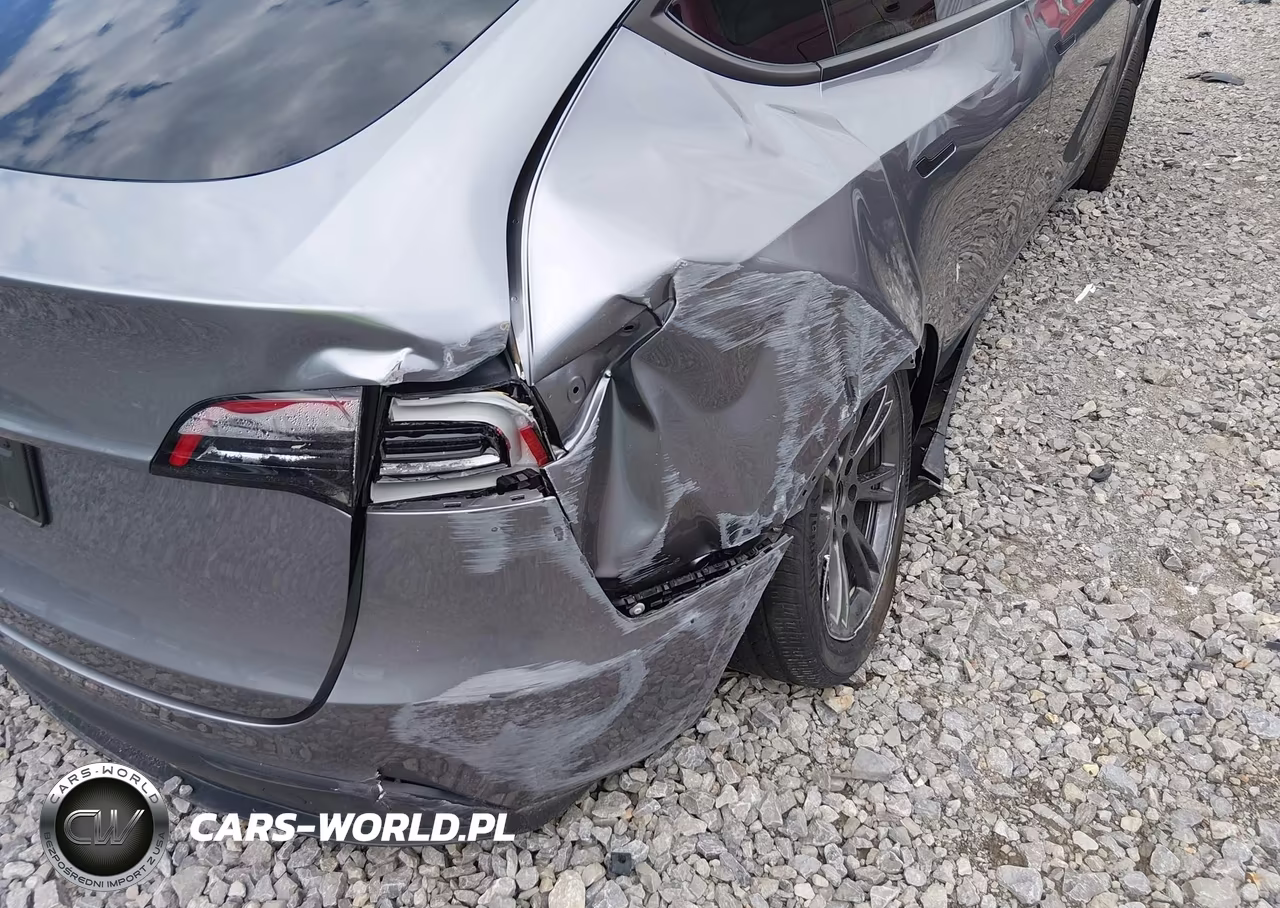 2025 Tesla Model Y Long Range Dual Motor Rear-Wheel Drive VIN:7SAYGDED2SA372543 - 19