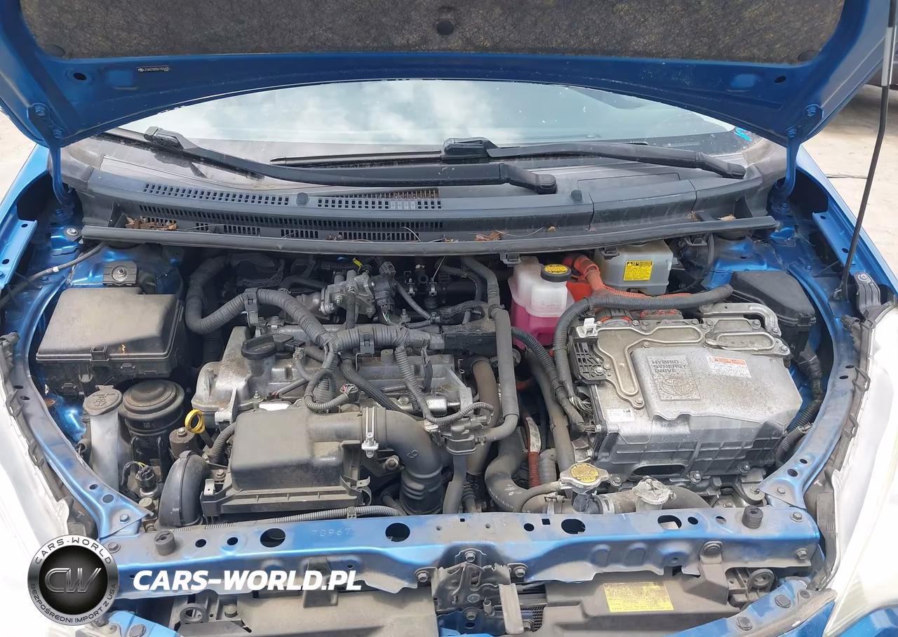 2013 Toyota Prius C Two VIN:JTDKDTB35D1555435 - 10