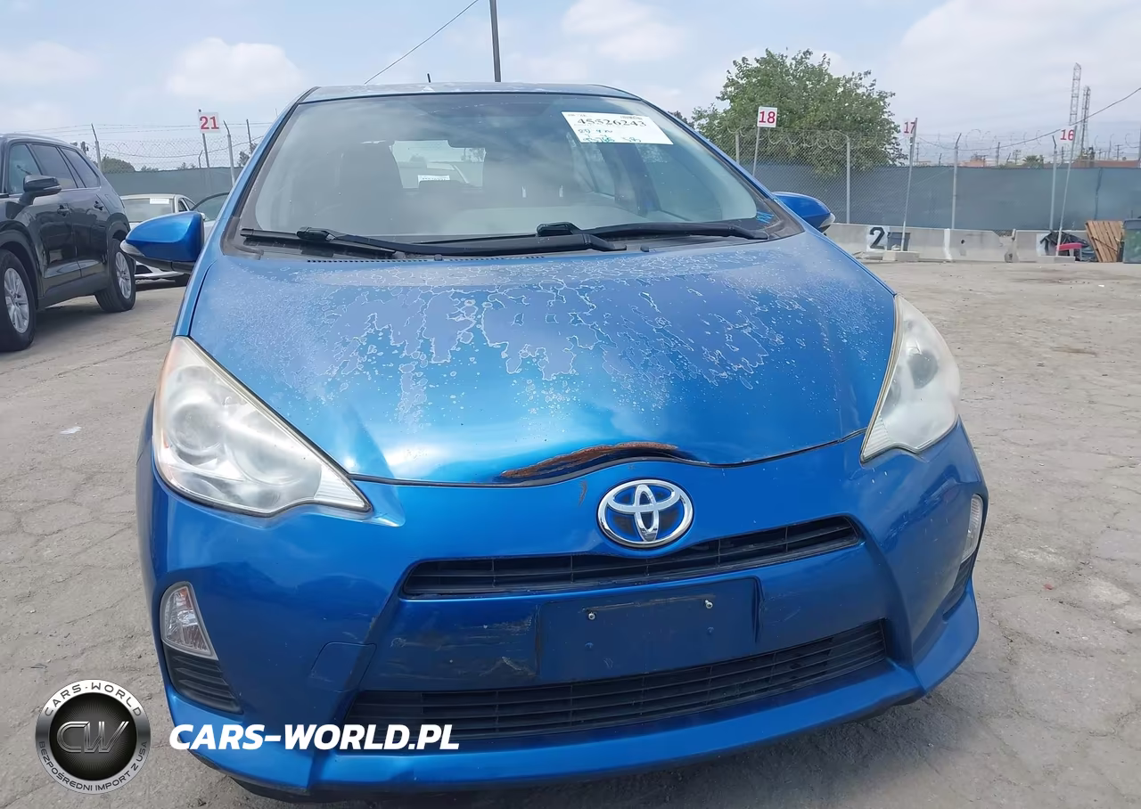 2013 Toyota Prius C Two VIN:JTDKDTB35D1555435 - 12