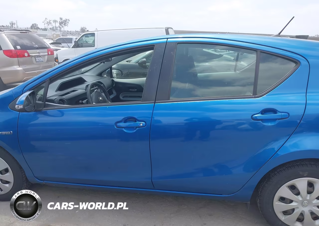 2013 Toyota Prius C Two VIN:JTDKDTB35D1555435 - 14