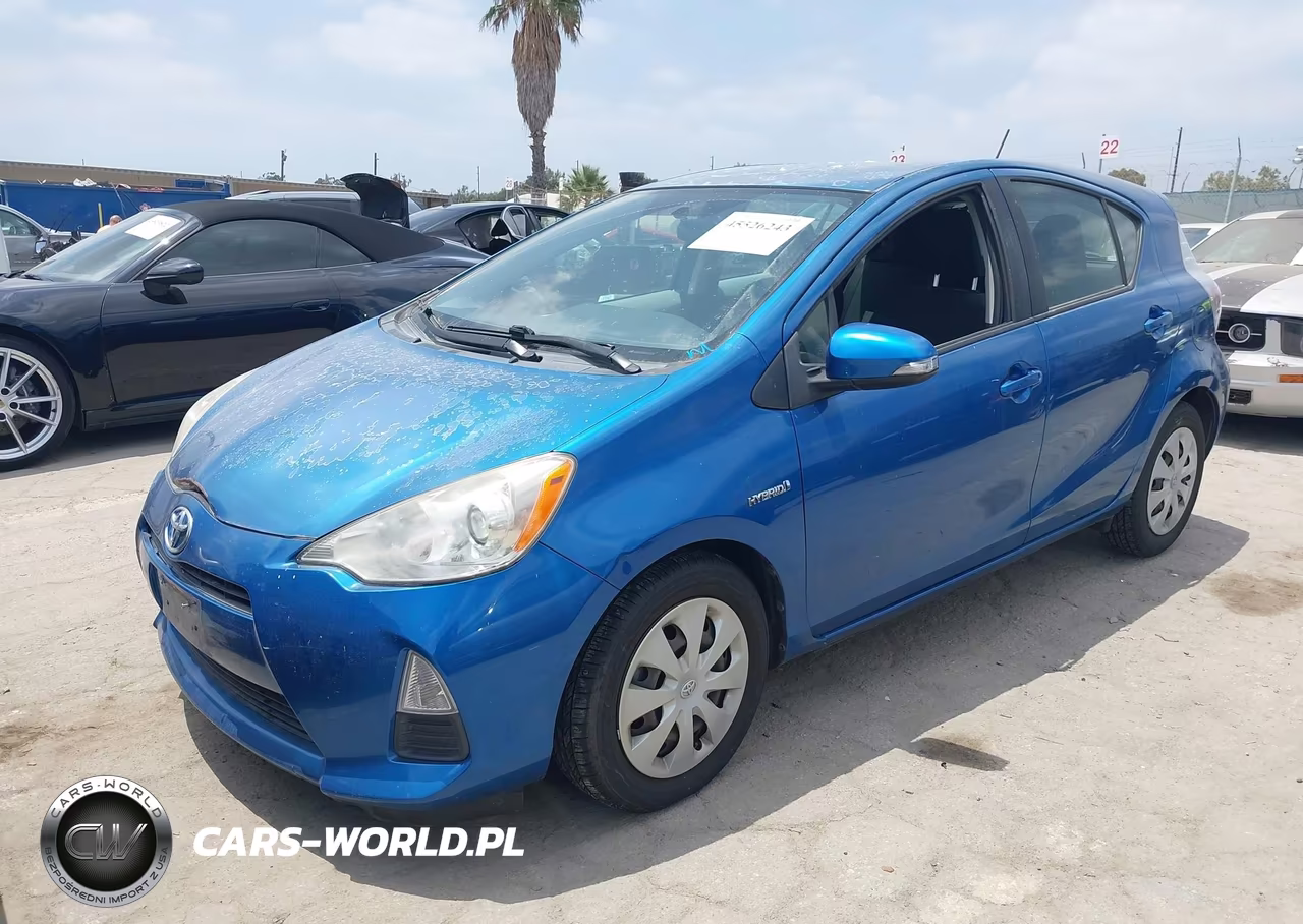 2013 Toyota Prius C Two VIN:JTDKDTB35D1555435 - 2