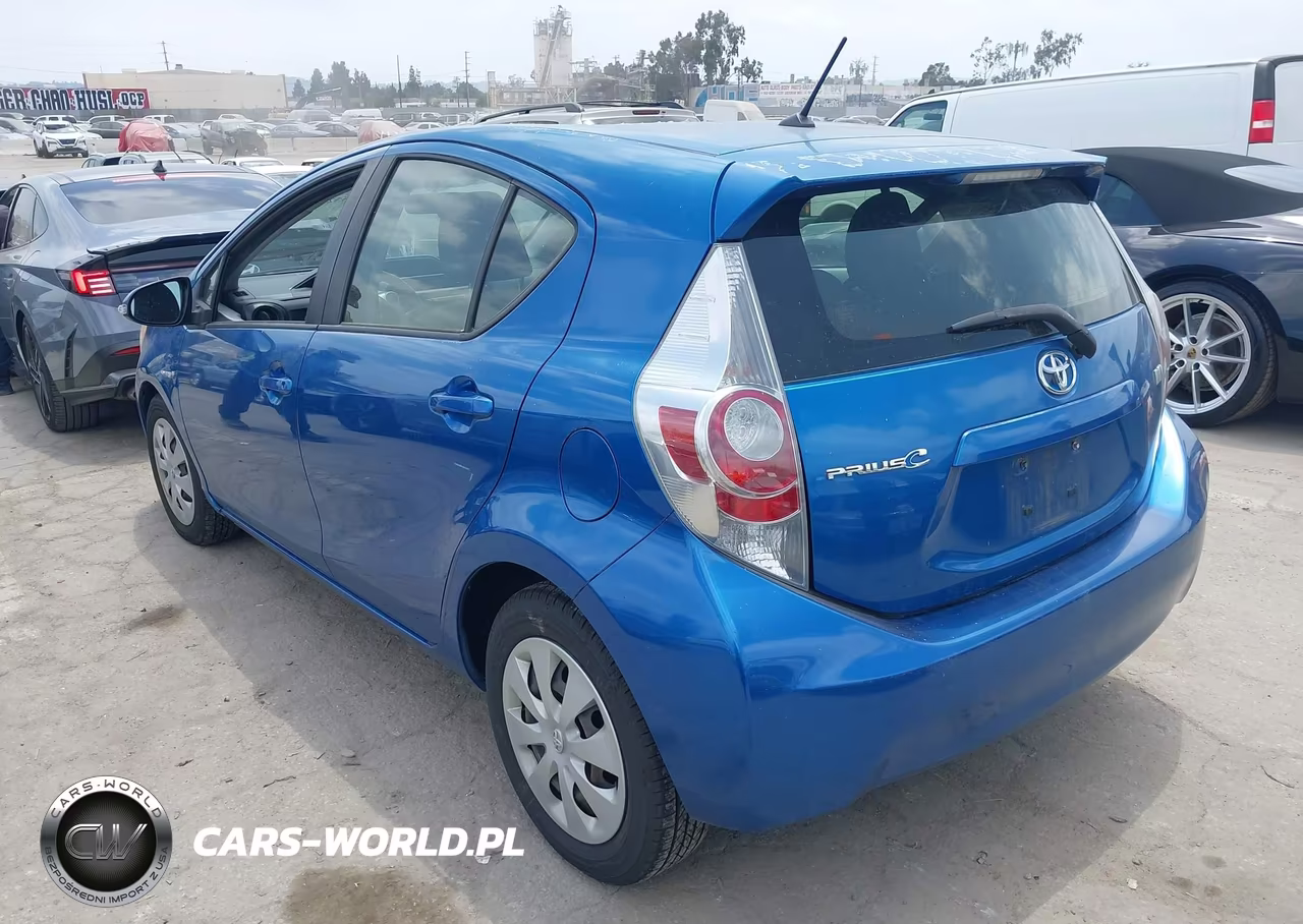 2013 Toyota Prius C Two VIN:JTDKDTB35D1555435 - 3