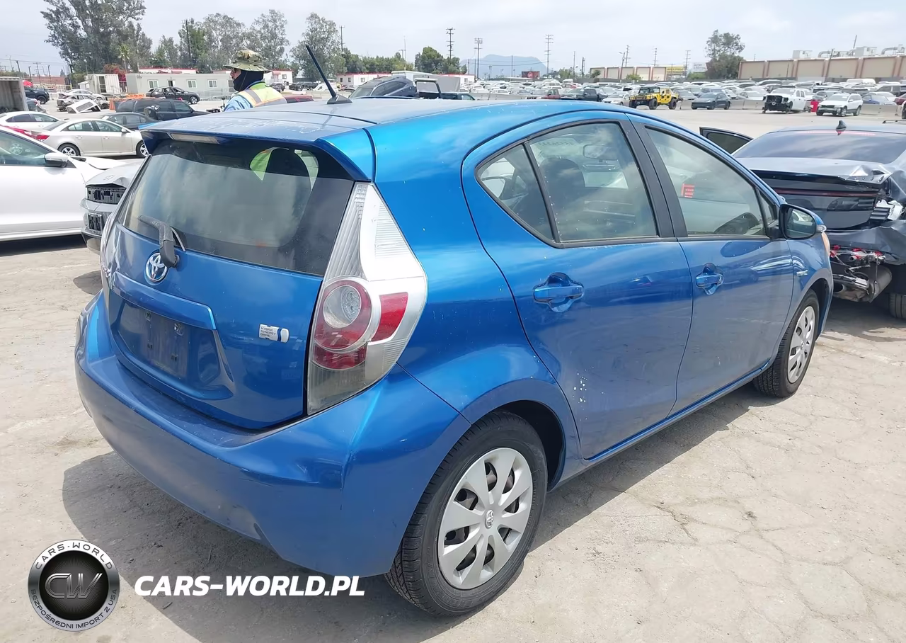 2013 Toyota Prius C Two VIN:JTDKDTB35D1555435 - 4