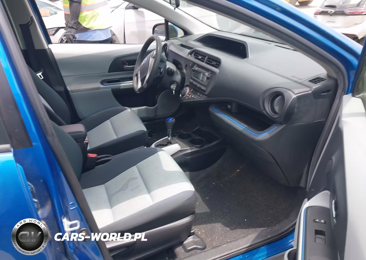 2013 Toyota Prius C Two VIN:JTDKDTB35D1555435 - 5