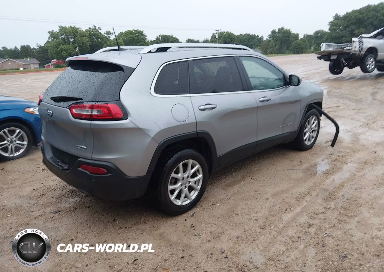 2016 Jeep Cherokee Latitude VIN:1C4PJLCBXGW362001 - 4