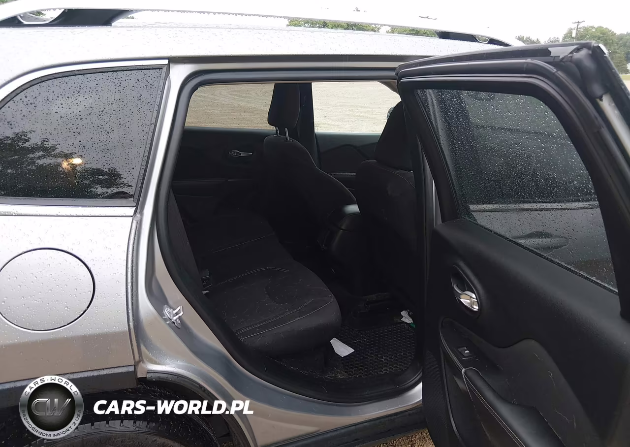 2016 Jeep Cherokee Latitude VIN:1C4PJLCBXGW362001 - 8