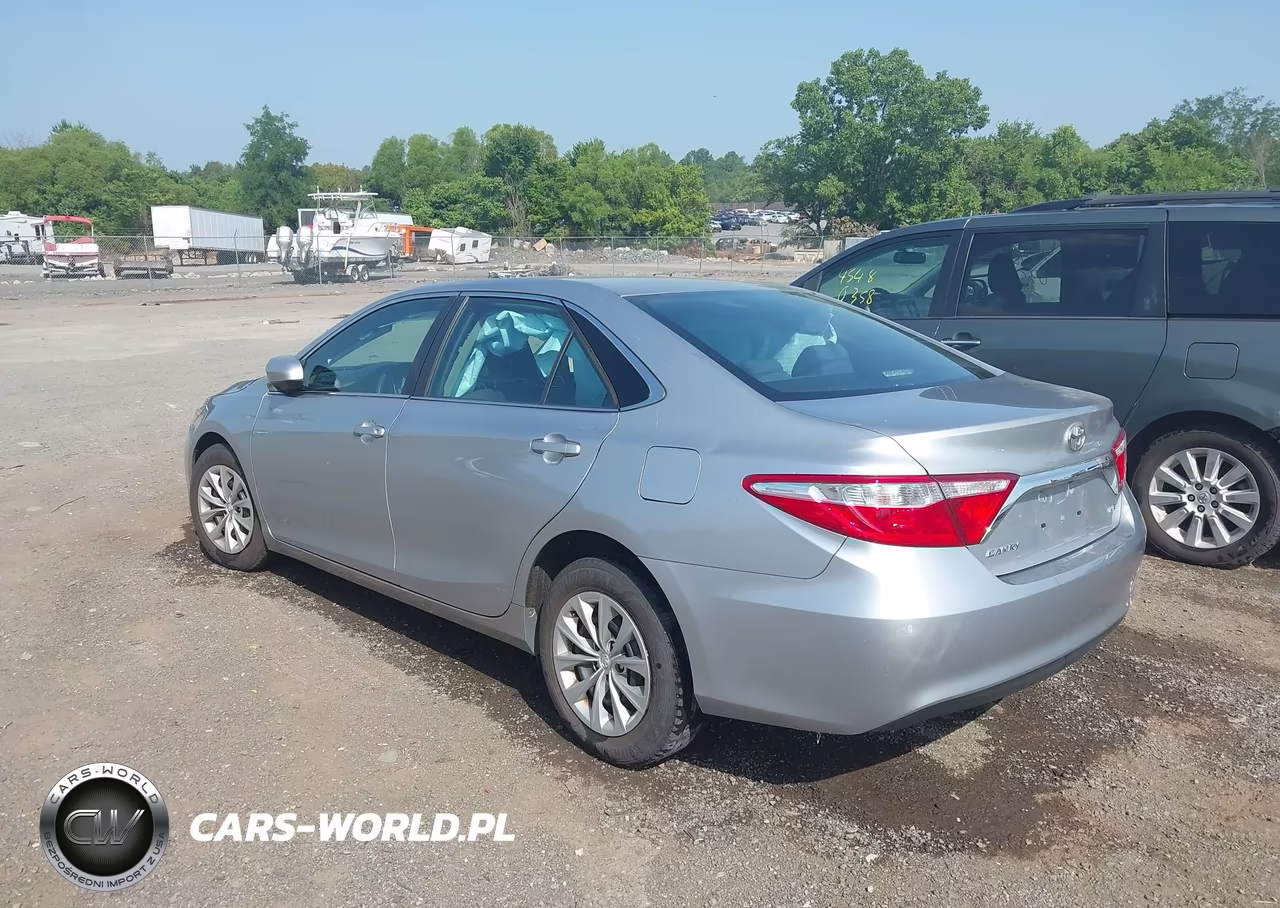 2017 Toyota Camry Le VIN:4T1BF1FK7HU346925 - 3