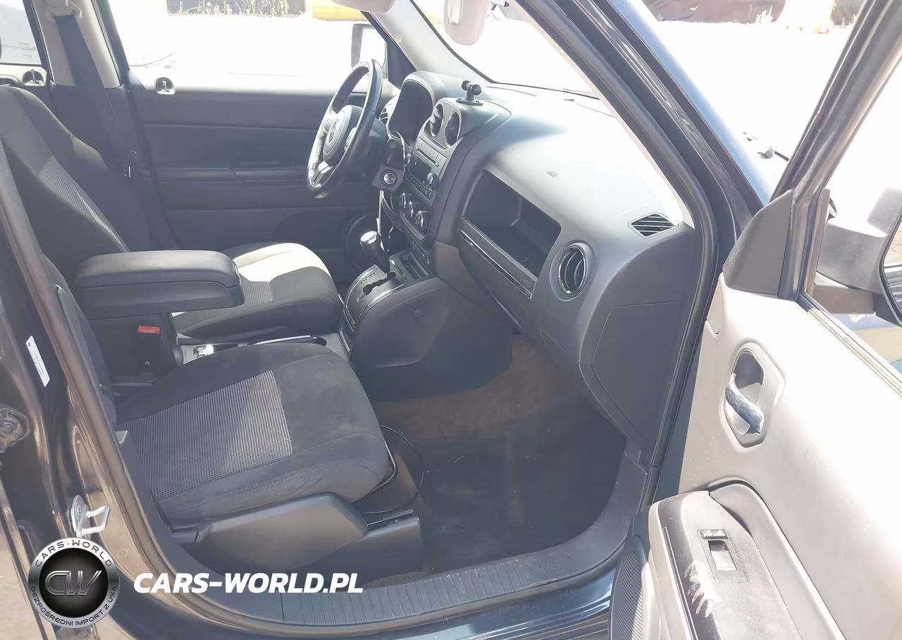 2014 Jeep Patriot Latitude VIN:1C4NJRFBXED892516 - 3
