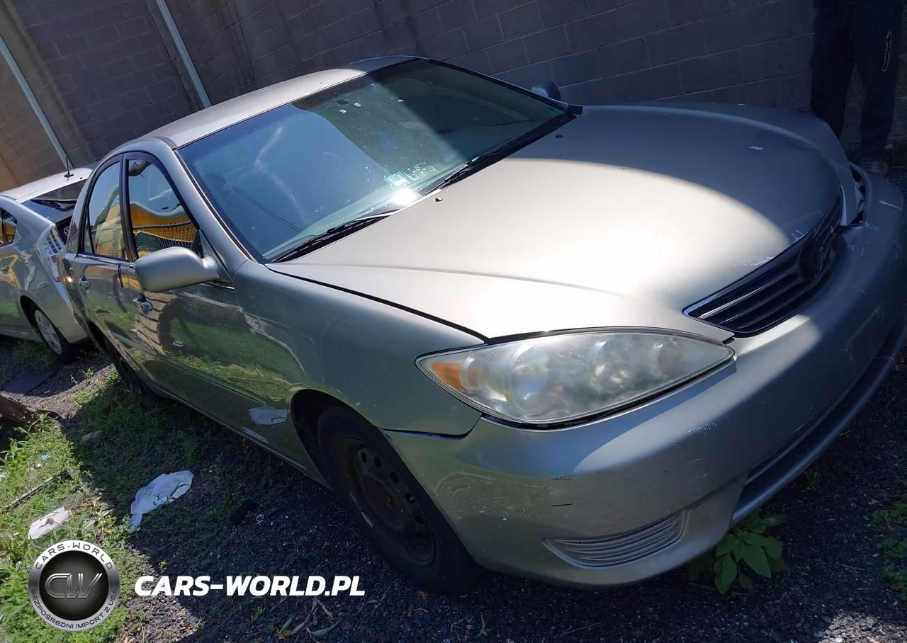 2005 Toyota Camry Le – zdjęcie 1 z 17