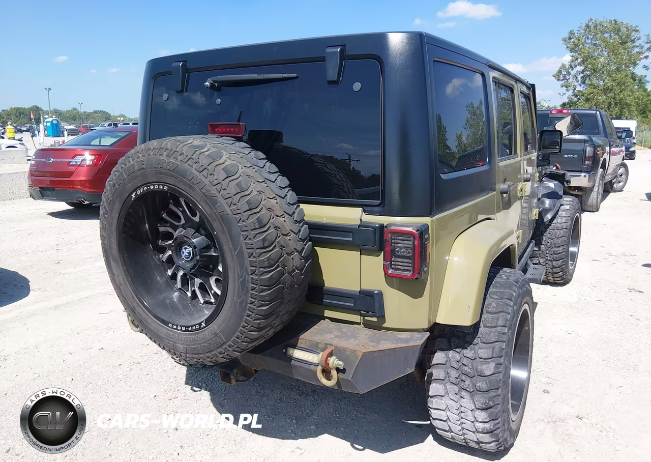 2013 Jeep Wrangler Unlimited Sahara VIN:1C4BJWEG0DL590137 - 4