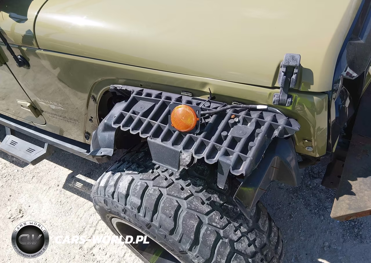 2013 Jeep Wrangler Unlimited Sahara VIN:1C4BJWEG0DL590137 - 6