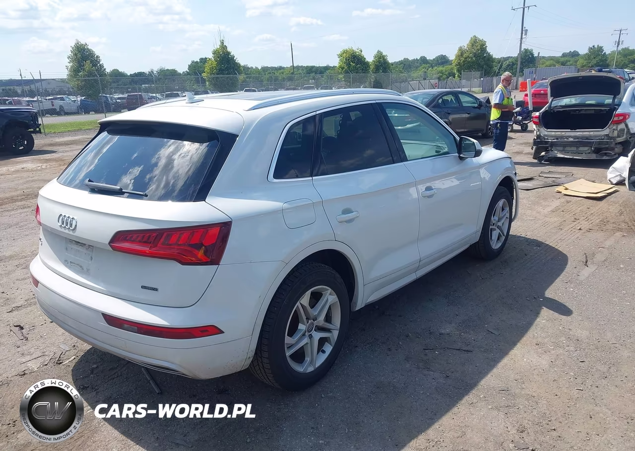 2019 Audi Q5 45 Premium VIN:WA1ANAFYXK2139174 - 4