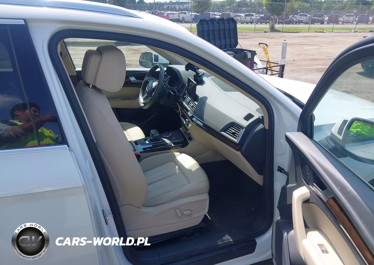 2019 Audi Q5 45 Premium VIN:WA1ANAFYXK2139174 - 5