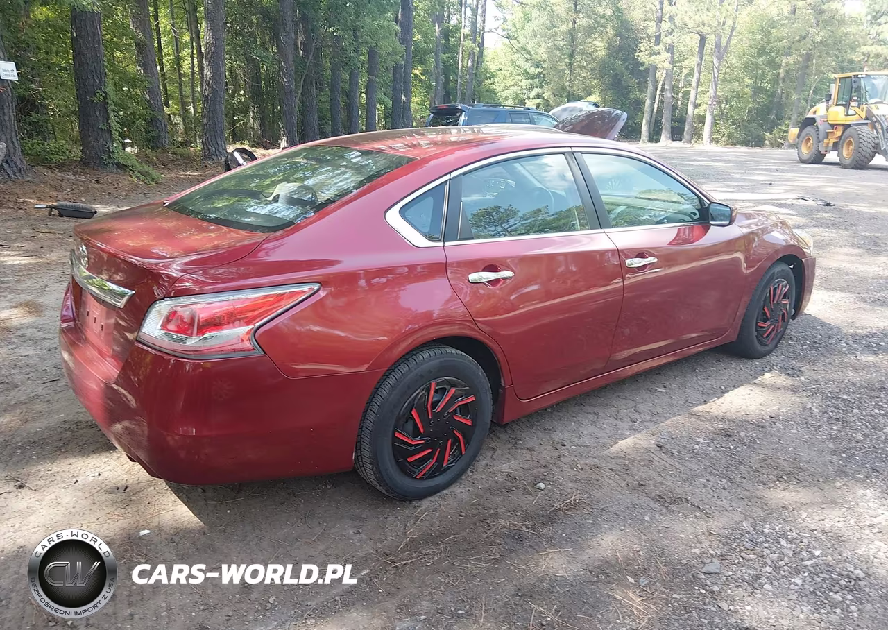2015 Nissan Altima 2.5 S VIN:1N4AL3AP4FC140865 - 4