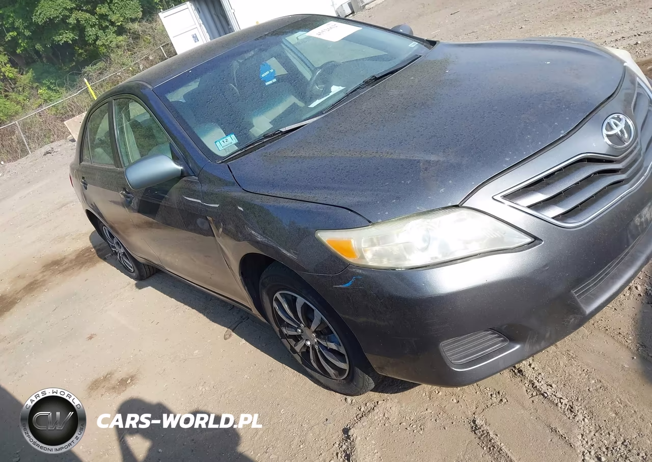 2010 Toyota Camry Le – zdjęcie 1 z 10