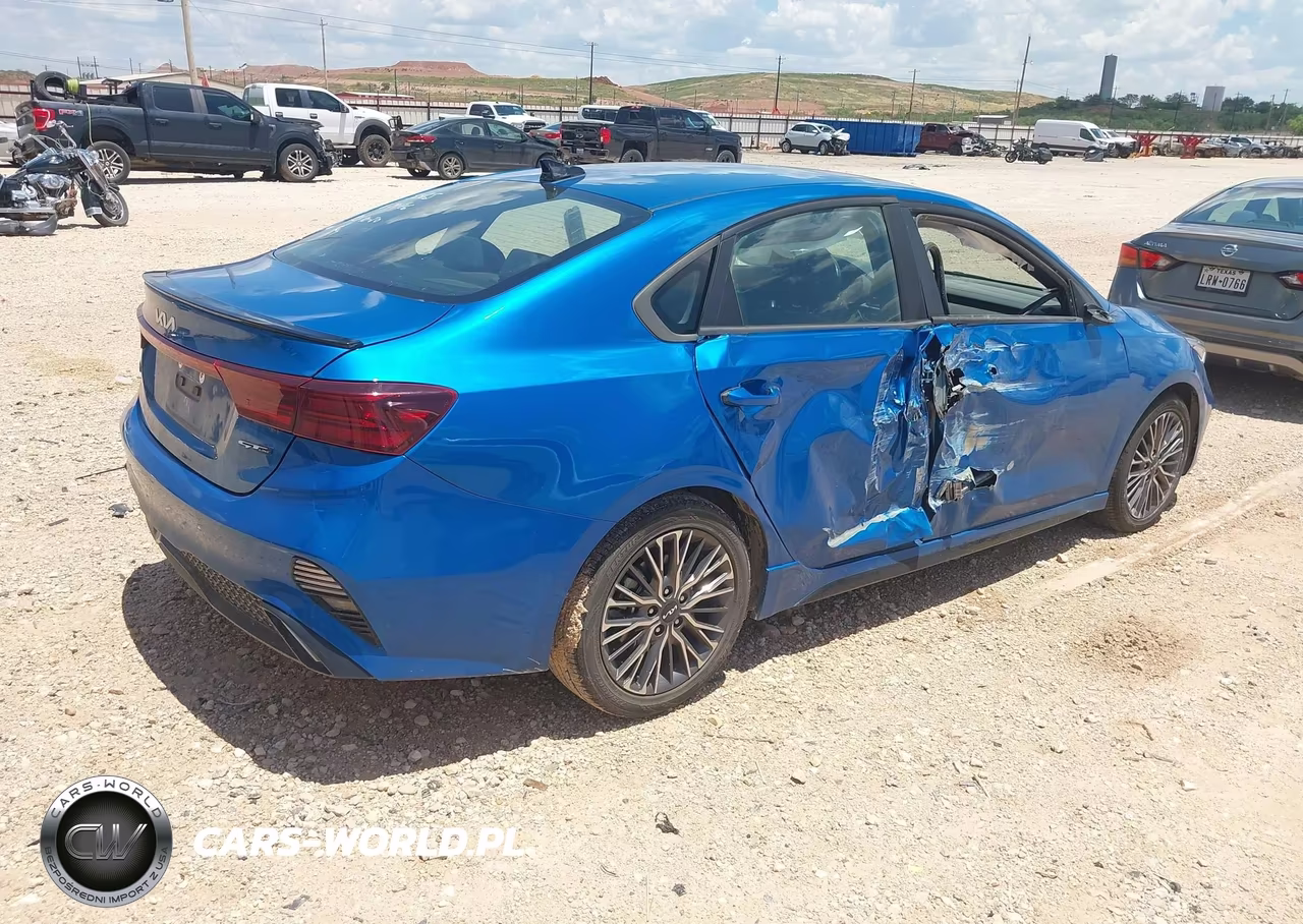 2022 Kia Forte Gt-Line VIN:3KPF54AD8NE495065 - 4