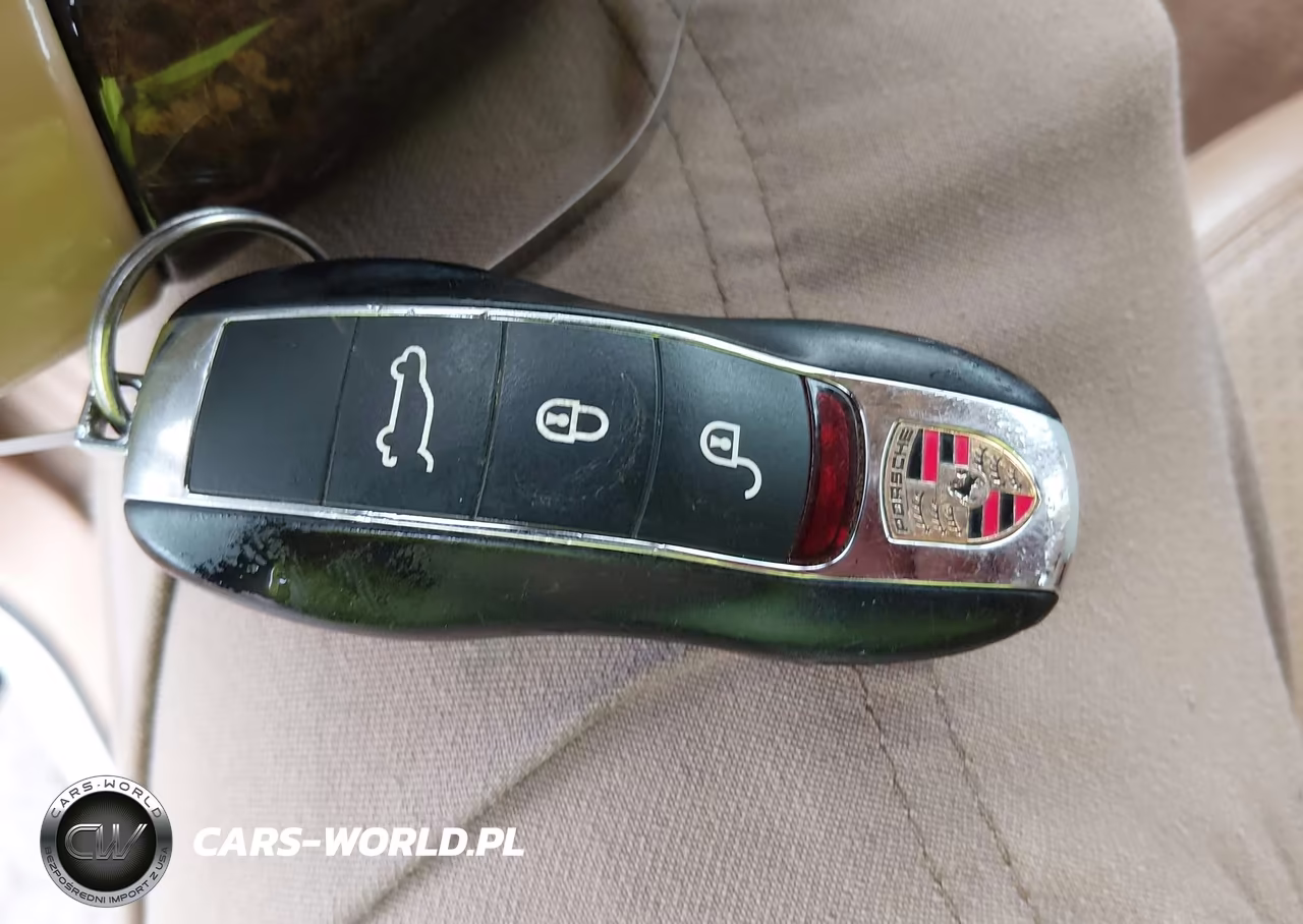 2013 Porsche Cayenne S VIN:WP1AB2A29DLA84042 - 11