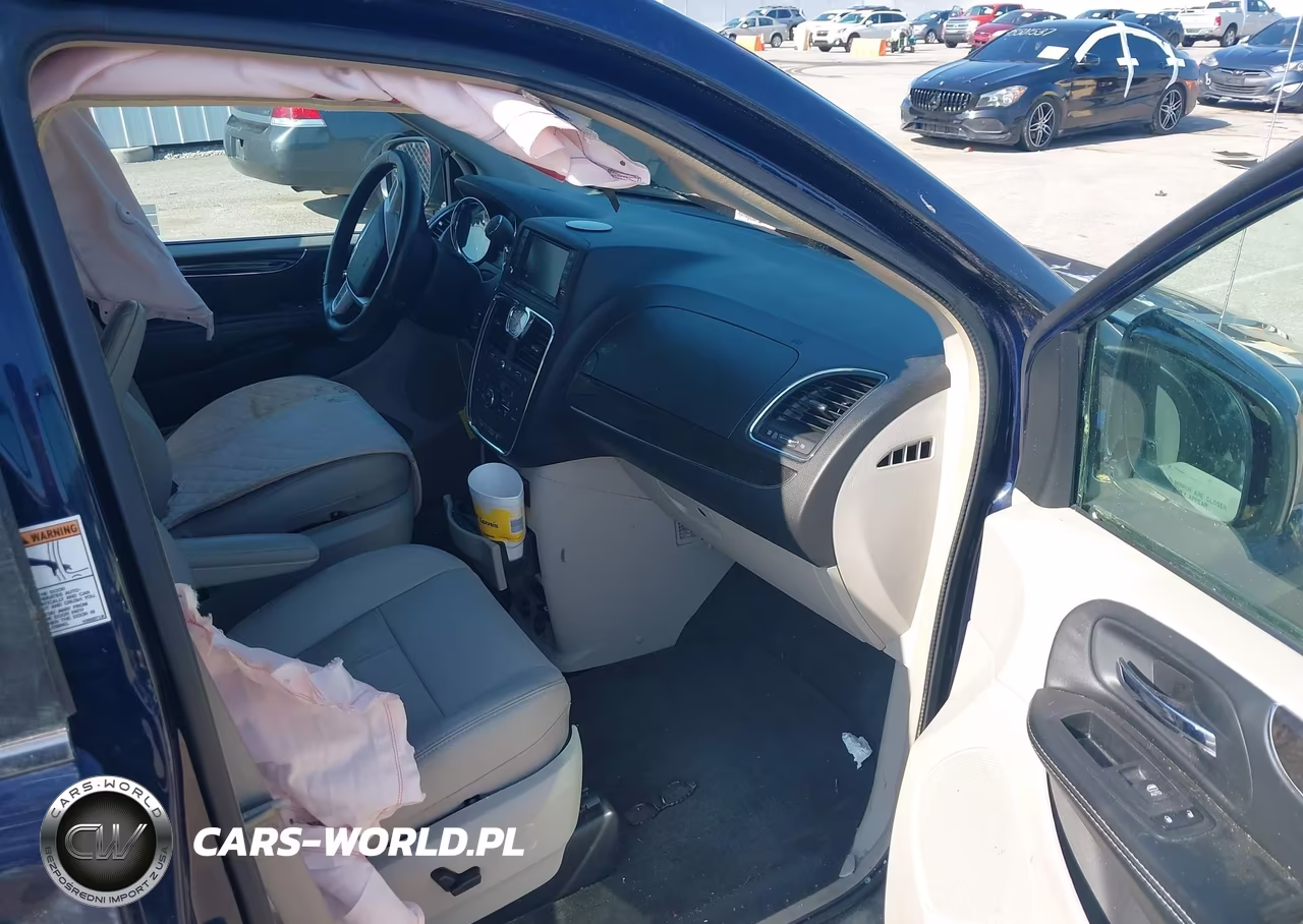 2016 Chrysler Town & Country Touring VIN:2C7WC1BG5GR247244 - 5