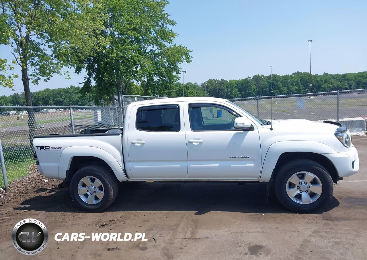 2015 Toyota Tacoma Base V6 VIN:5TFLU4EN4FX132627 - 13