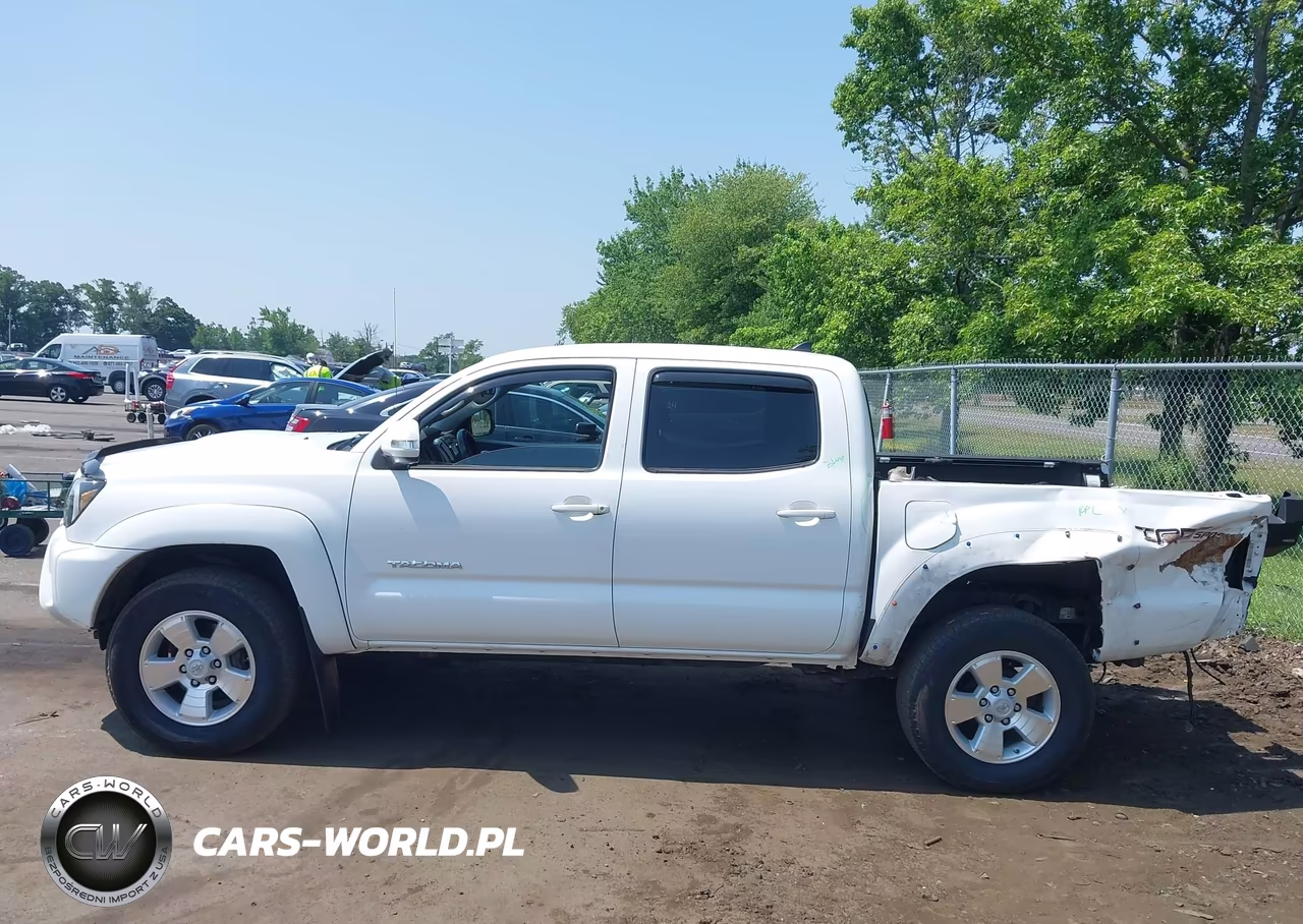 2015 Toyota Tacoma Base V6 VIN:5TFLU4EN4FX132627 - 14