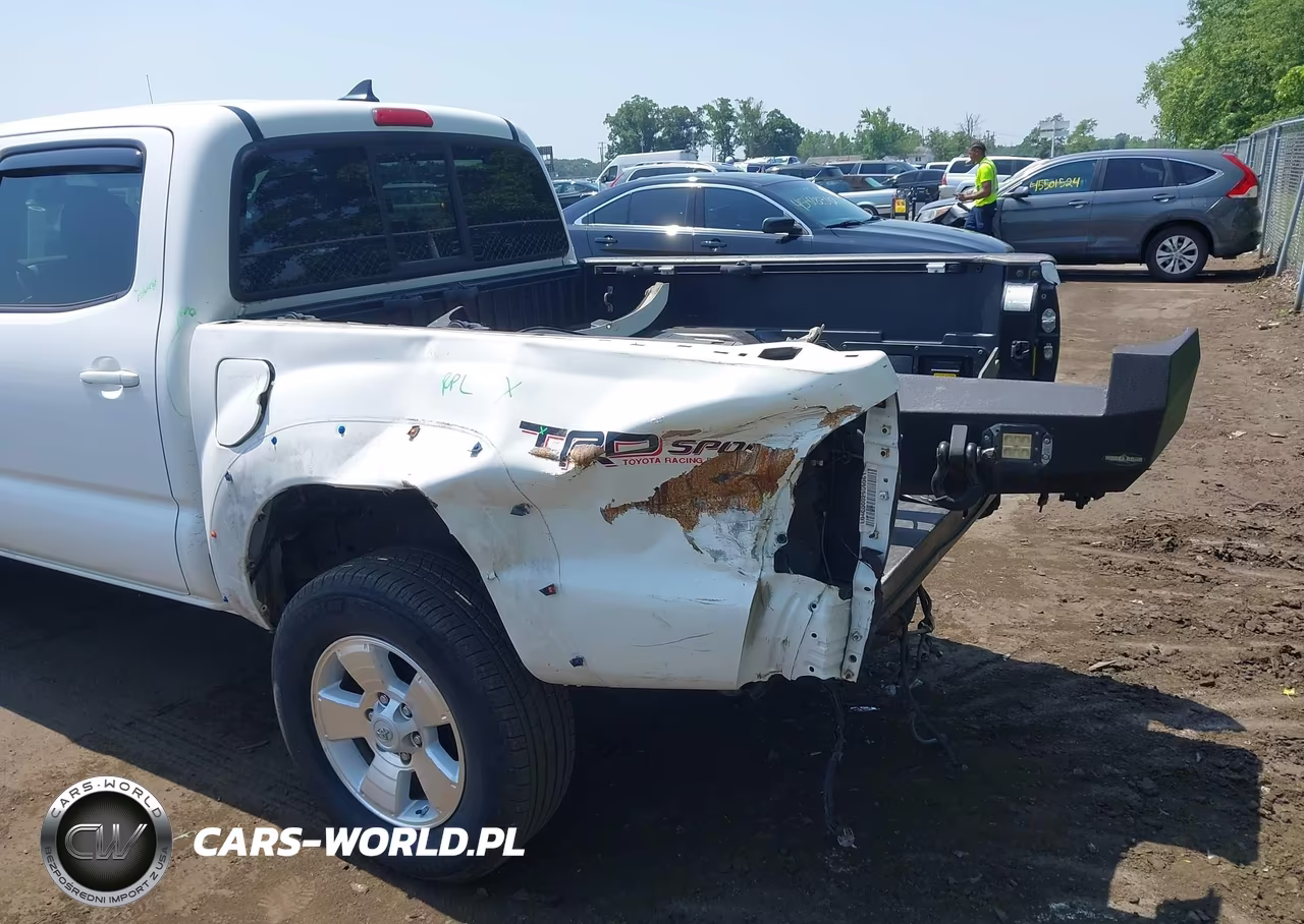 2015 Toyota Tacoma Base V6 VIN:5TFLU4EN4FX132627 - 6
