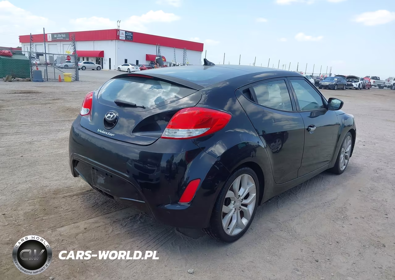 2013 Hyundai Veloster Base W-Black VIN:KMHTC6AD6DU153033 - 4
