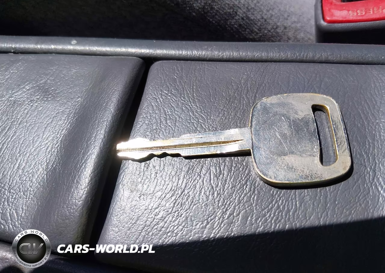 2000 Toyota Camry Le VIN:JT2BG22K4Y0421691 - 11