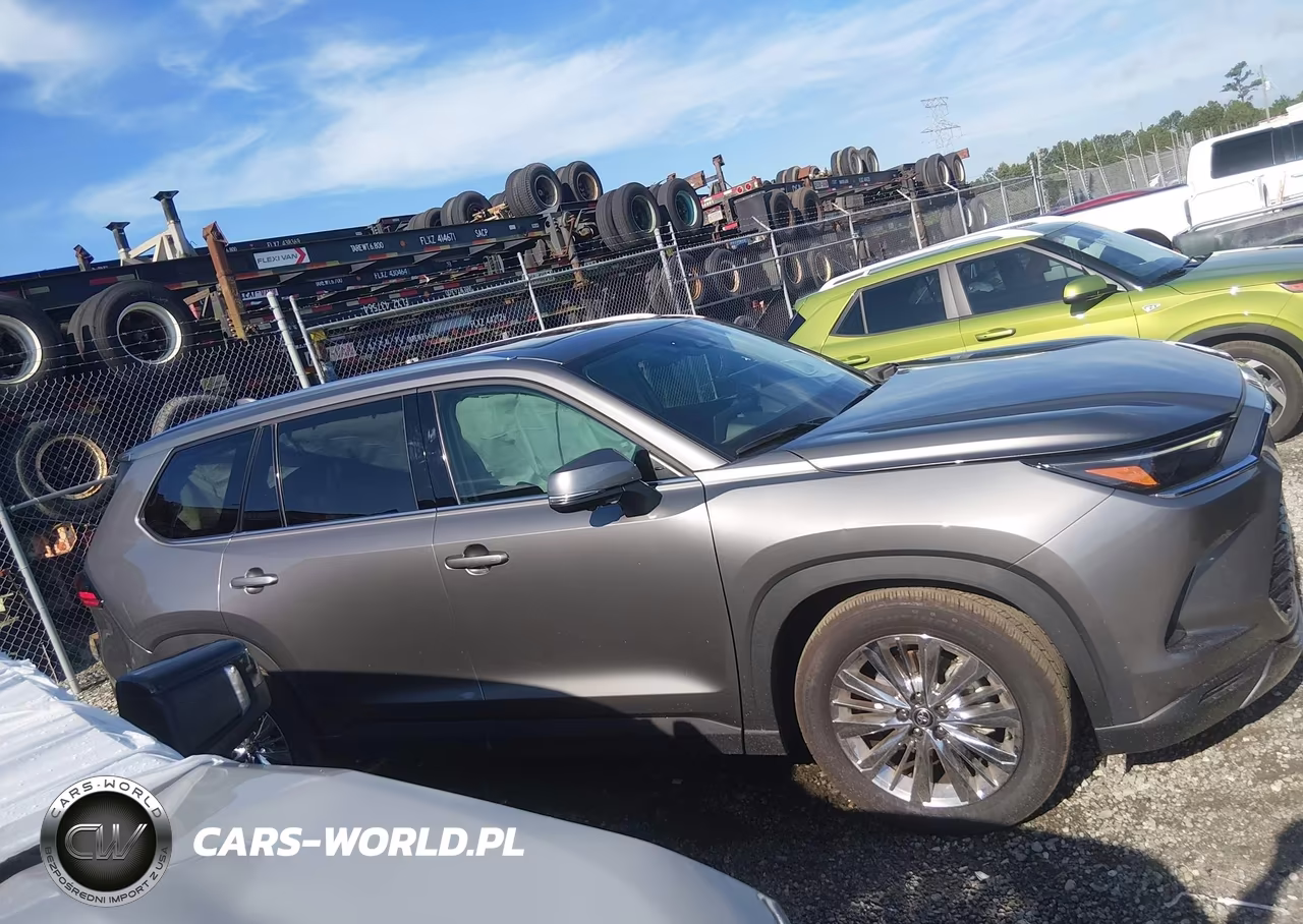 2025 Toyota Grand Highlander Platinum VIN:5TDAAAB55SS095428 - 13