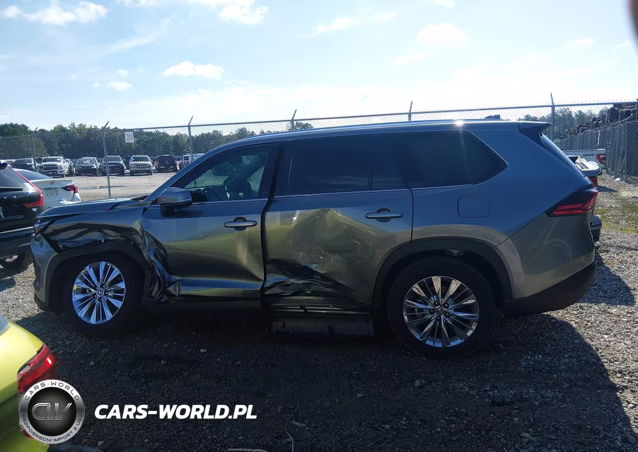 2025 Toyota Grand Highlander Platinum VIN:5TDAAAB55SS095428 - 14