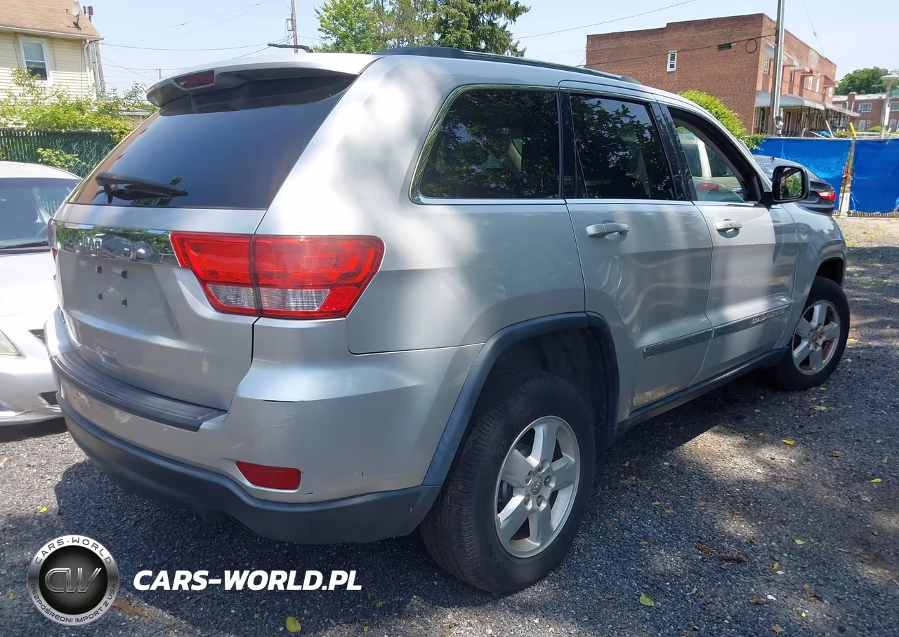 2013 Jeep Grand Cherokee Laredo VIN:1C4RJFAG5DC648361 - 4