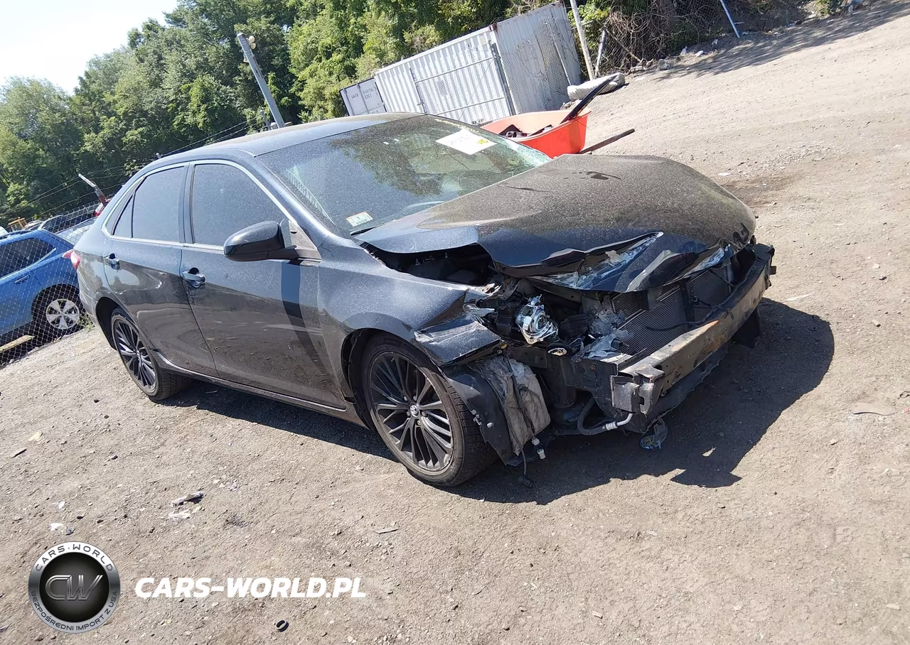 2016 Toyota Camry Hybrid Le – zdjęcie 1 z 15