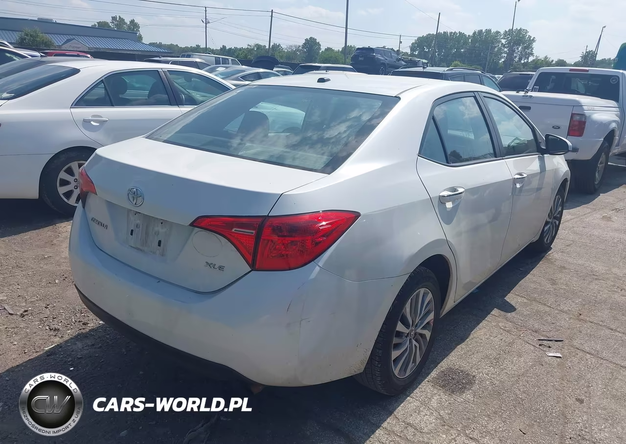 2017 Toyota Corolla Xle VIN:5YFBURHE2HP586509 - 4