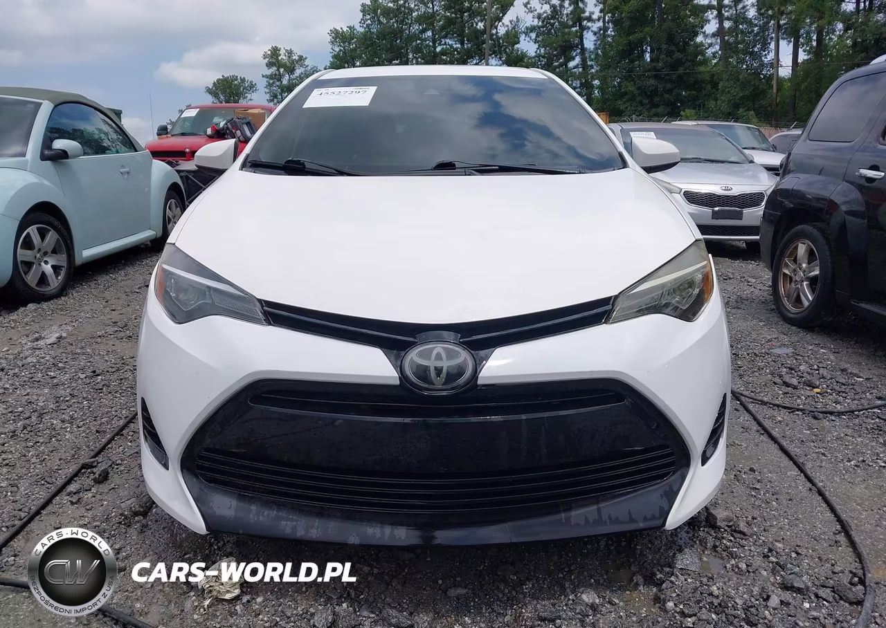 2018 Toyota Corolla Le VIN:2T1BURHE6JC054721 - 12