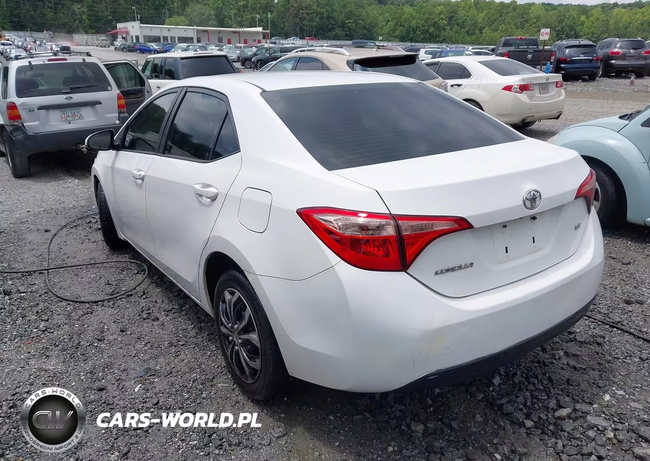 2018 Toyota Corolla Le VIN:2T1BURHE6JC054721 - 3