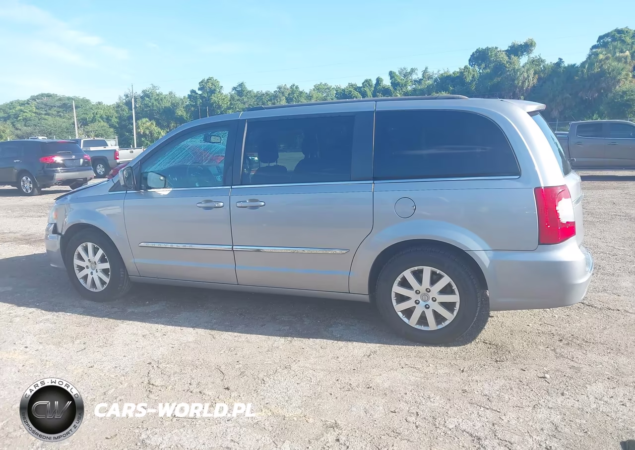 2016 Chrysler Town & Country Touring VIN:2C4RC1BG9GR188936 - 14