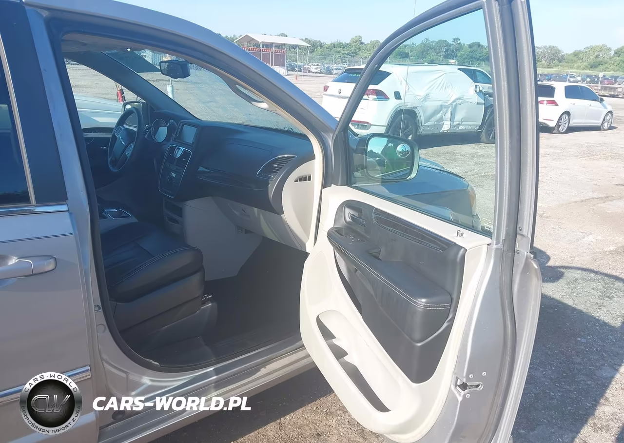 2016 Chrysler Town & Country Touring VIN:2C4RC1BG9GR188936 - 5