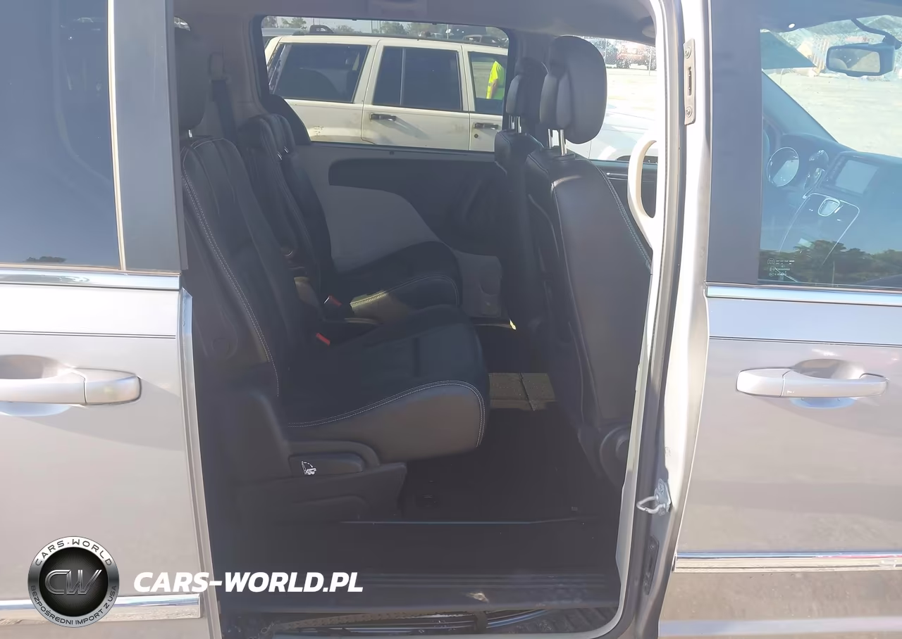 2016 Chrysler Town & Country Touring VIN:2C4RC1BG9GR188936 - 8