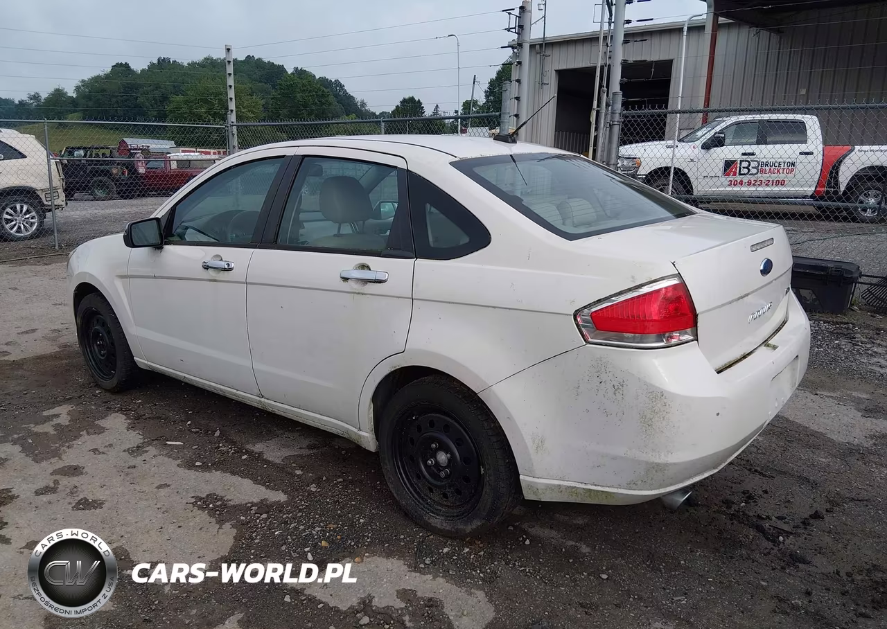 2011 Ford Focus VIN:1FAHP3HN8BW130128 - 3