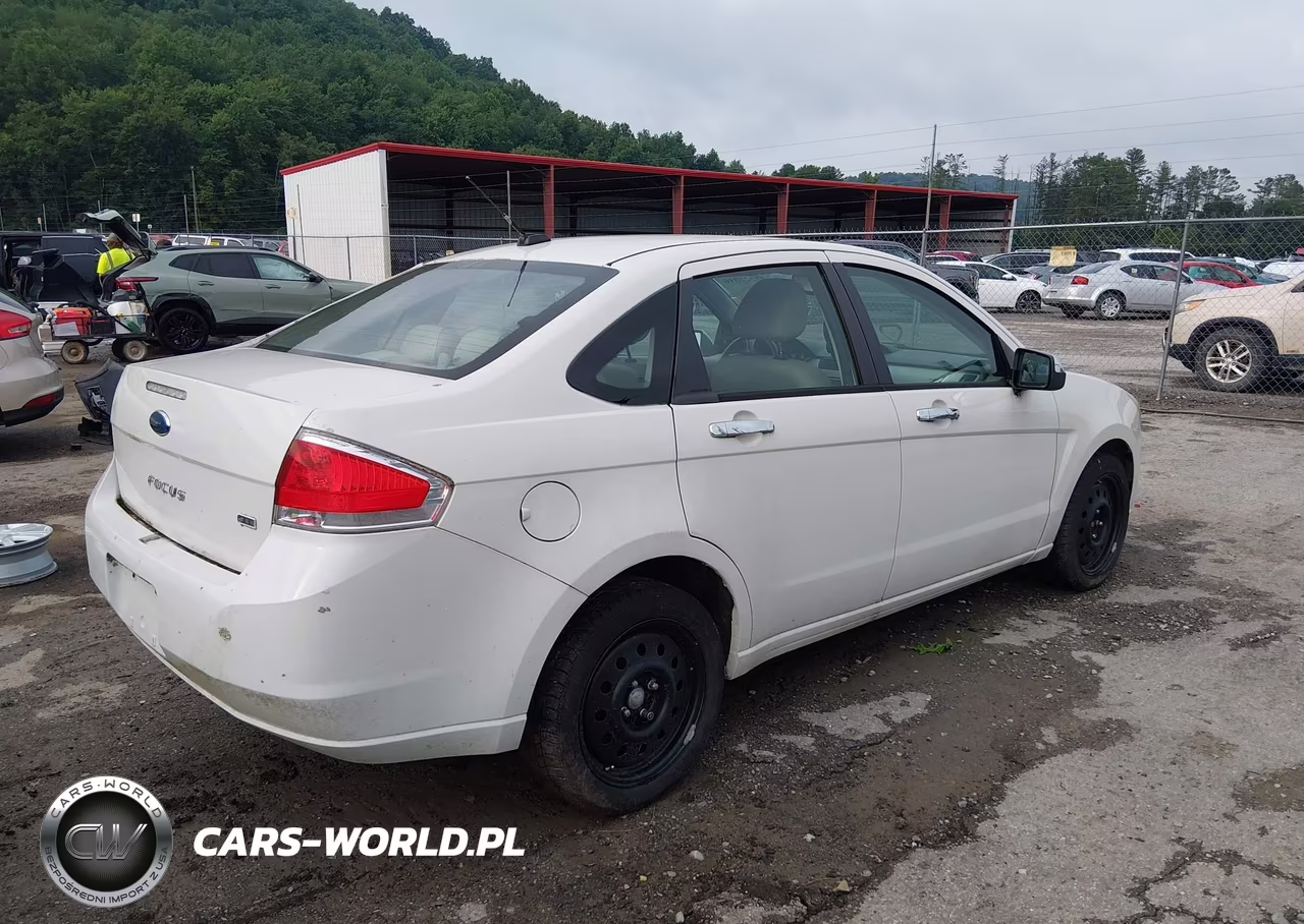 2011 Ford Focus VIN:1FAHP3HN8BW130128 - 4