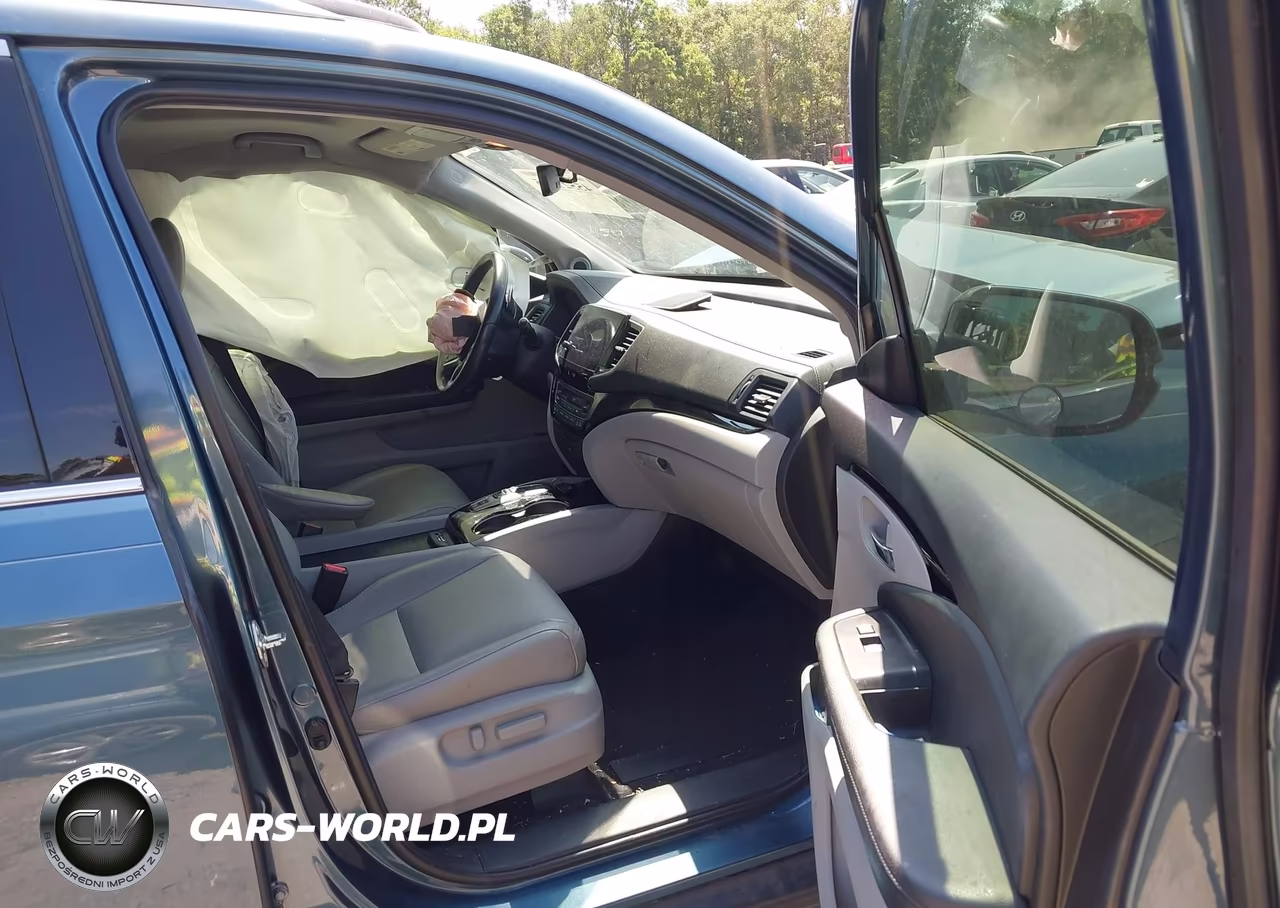 2019 Honda Pilot Touring VIN:5FNYF5H93KB027330 - 5