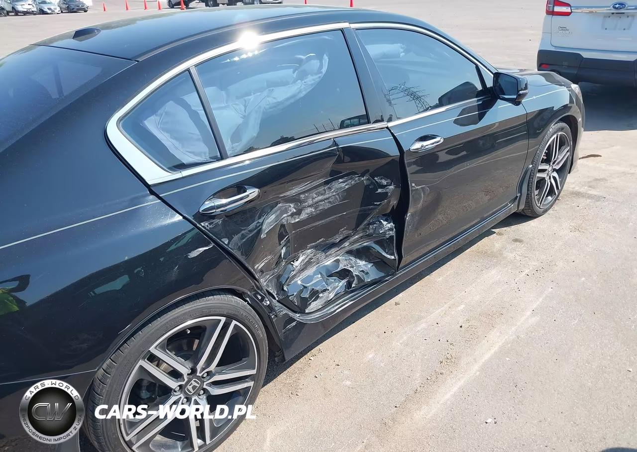 2016 Honda Accord Touring VIN:1HGCR3F97GA021136 - 17