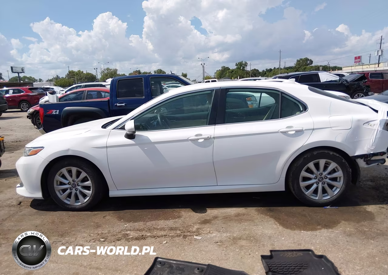 2019 Toyota Camry Le VIN:4T1B11HK9KU259837 - 14
